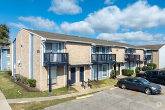 1300 Buchta Rd, Angleton, TX 77515