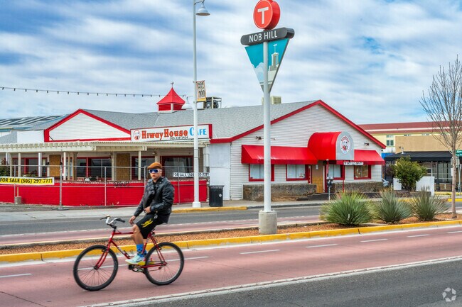 You will see locals of Nob Hill choosing to bike in the cycle friendly neighborhood.