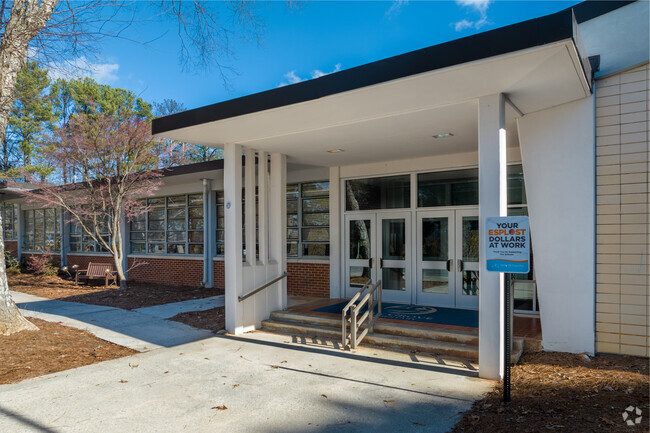 Oak Grove Elementary earns a B+ grade on Niche.