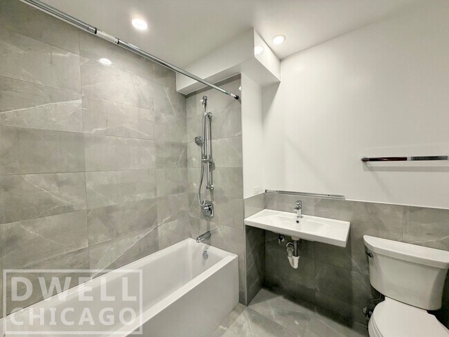 1705 W Lunt Ave unit S, Chicago, IL 60626 - photo 7