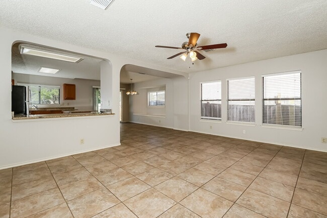 2919 Quiet Plain Dr, San Antonio, TX 78245 - photo 5