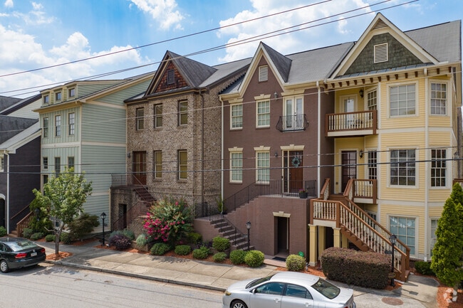 Southeast Atlanta homes include newer townhouses.