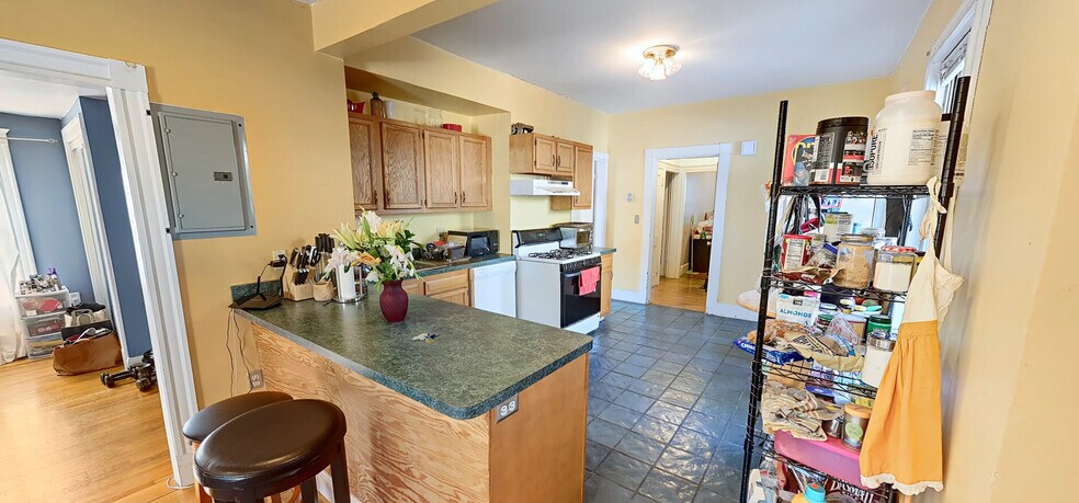 2572 Massachusetts Ave unit 2, Cambridge, MA 02140 - photo 1