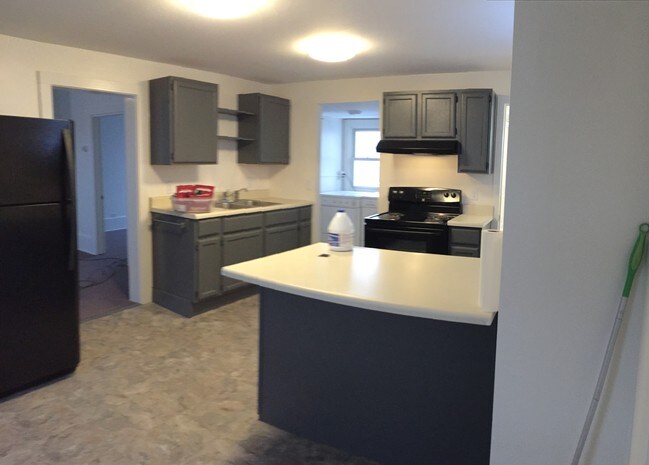 127 Manhattan Dr unit 127, Burlington, VT 05401 - photo 6