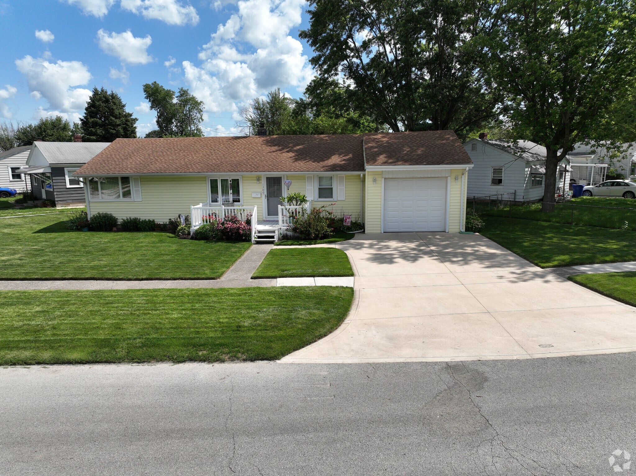 Country Club Hills residents will find that ranch style houses are popular in their area.