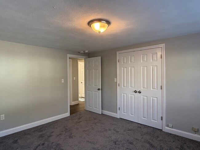 484 Victory Hwy unit 3, North Smithfield, RI 02896 - photo 6