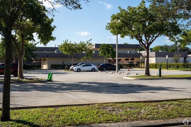 Somerset Preparatory Middle School provides education in the neighborhood of 
Lakeside South.