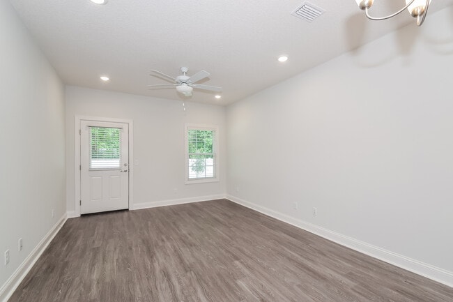 1074 Walker Point Way - SQFT 1153 - 001-photo-living-room-12802069