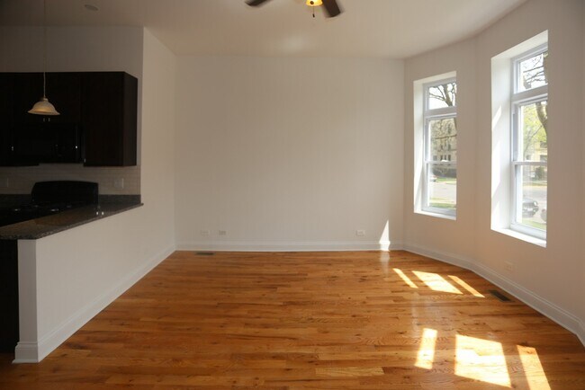 1704 W Sunnyside Ave unit G08C, Chicago, IL 60640 - photo 7