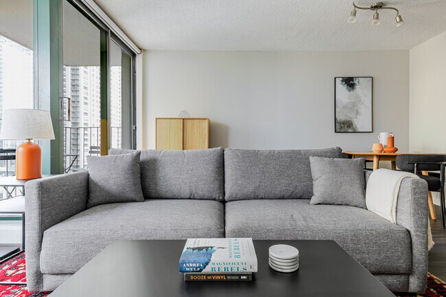 77 W Huron St unit FL6-ID1382, Chicago, IL 60654 - photo 2