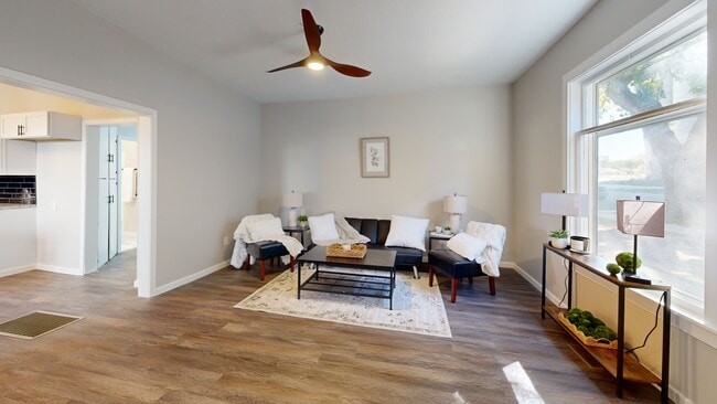 320 E 7th St, Newton, KS 67114 - photo 3