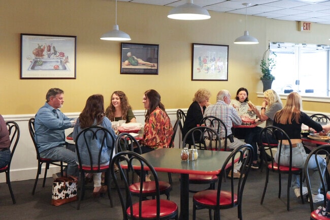 Bellacino's has been a favorite of Oak Grove residents for over 3 decades.