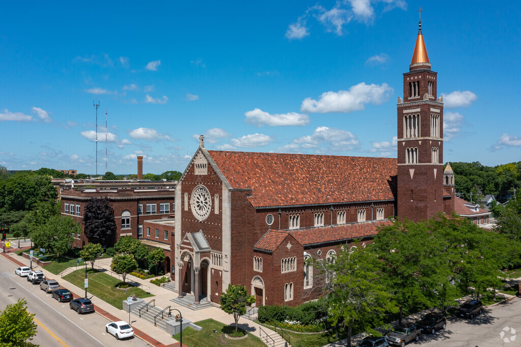 St Robert Elementary School is a private school in Shorewood, WI.