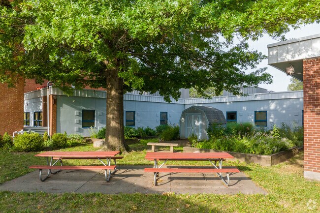 Enjoy lunch outside at Santa Fe Trail Elementary in Maple Crest.