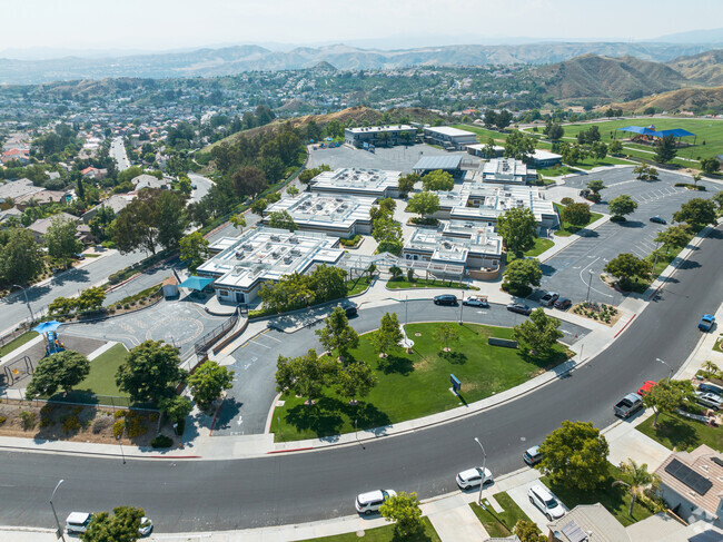 An aerial of Mountainview Elementary School in Santa Clarita, CA.