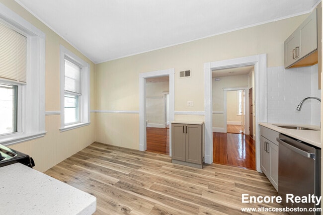 63 Fairbanks St unit 46-2, Brighton, MA 02135 - photo 6