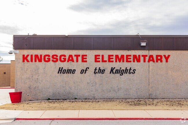 Kingsgate Elementary School provides education in the neighborhood of Greenbriar Kingspark.