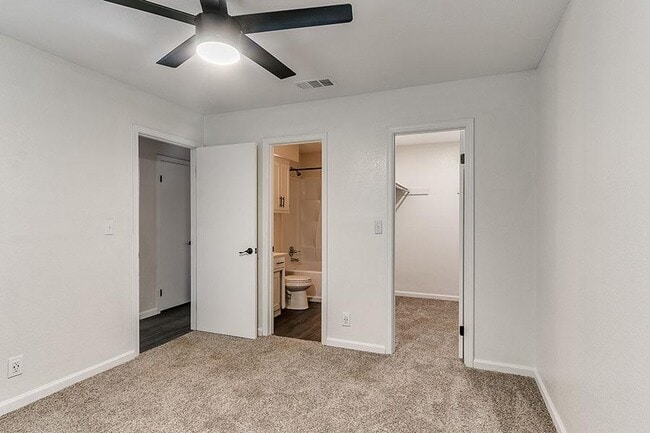 Hearthstone Homes - Moore, Moore, OK 73160 - photo 3