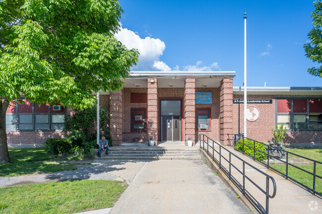Robertson Elementary School has a student teacher ratio of 13:1.