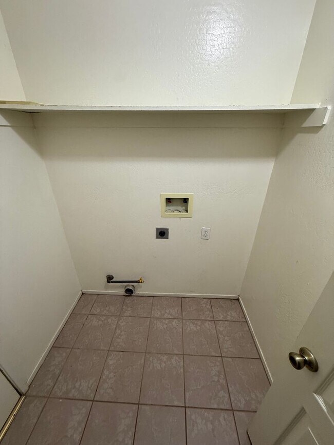 9914 Pyramid Peak Dr, Bakersfield, CA 93311 - photo 6