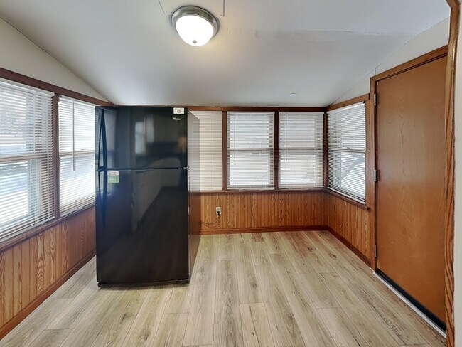 891 Hazelwood St, Saint Paul, MN 55106 - photo 7