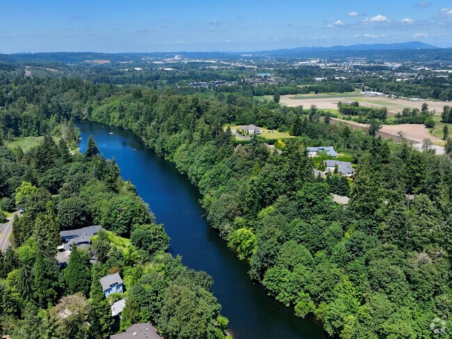 The Green River is the main source of water for the neighborhood of South Kent.