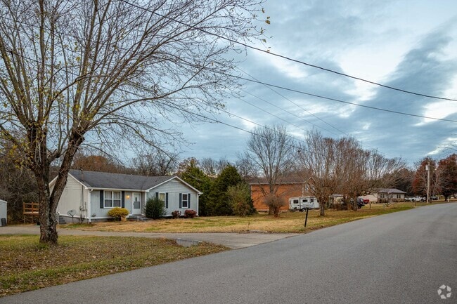 Castalian Springs offers many architectural styles including Ranch style homes.
