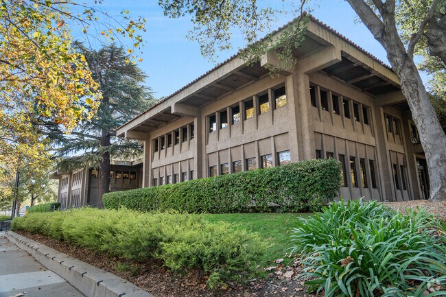 San Carlos City Hall shares facilities with San Carlos Police near Beverly Terrace.