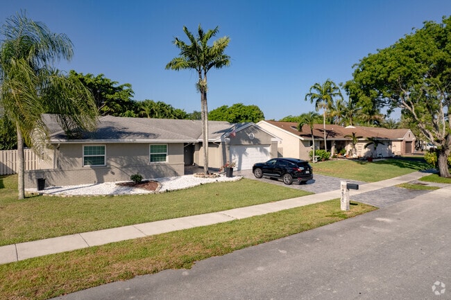 Simplistic Ranch style homes are very common in the Shenandoah neighborhood of Davie, FL.