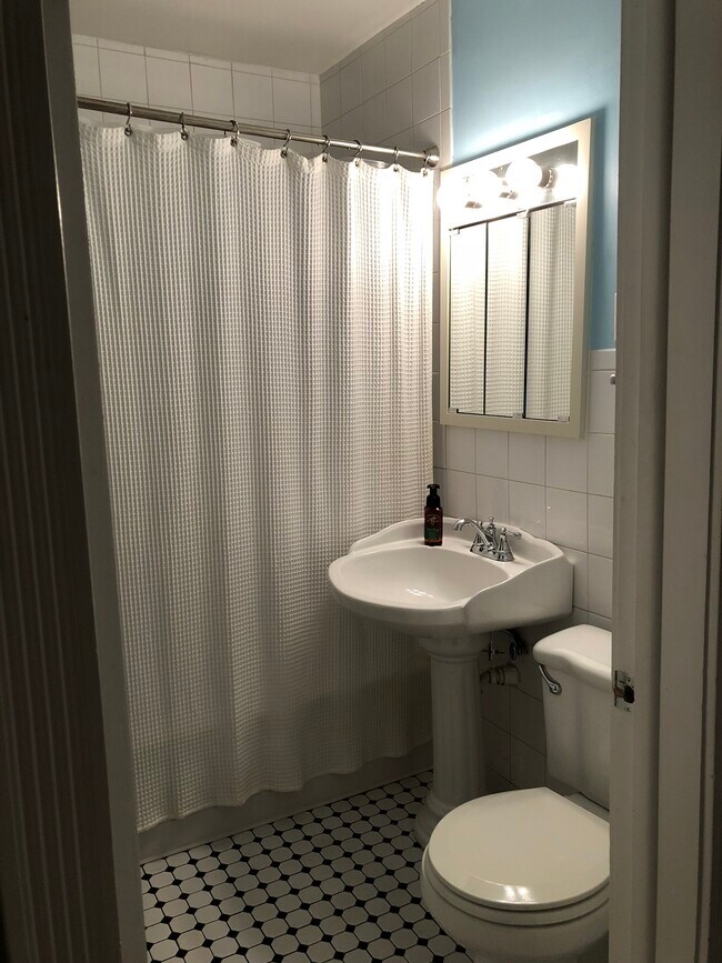 3234 N Whipple St unit 1, Chicago, IL 60618 - photo 7