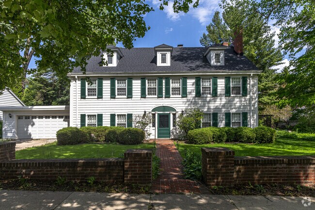 Homes of all shapes and sizes can be found in South Milwaukee.