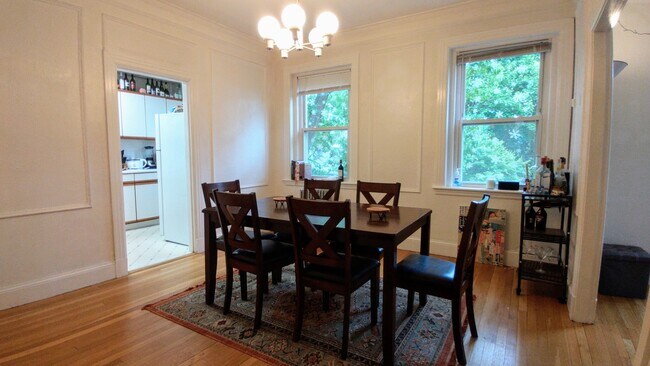 51 Manchester Rd unit 2-bed Brookline U3, Brookline, MA 02446 - photo 5