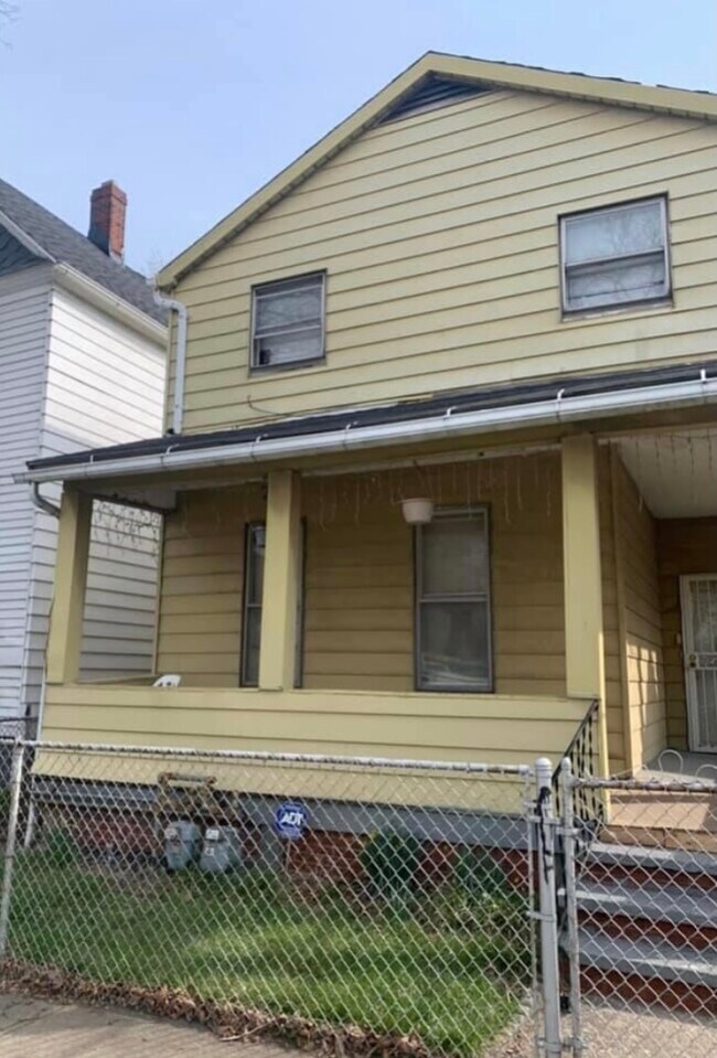 1069 E 66th St, Cleveland, OH 44103