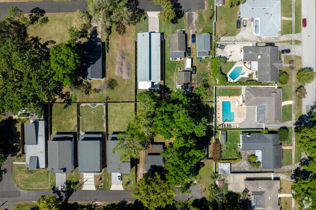 Lake Como has a wonderful mix of both old and new home styles.