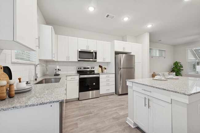 Ascend Cottages At Highland Square, Hendersonville, NC 28792 - photo 2