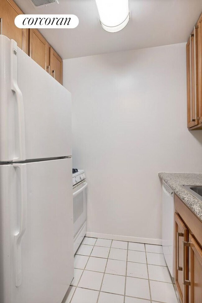 350 W 50th St, New York, NY 10019