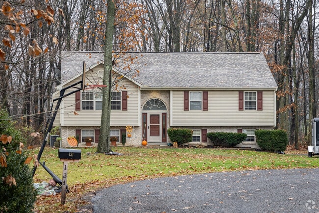 Split level housing is common throughout the neighborhood of Connoquenessing Township.