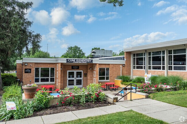 W. O. Cline Elementary School provides a beautiful space for parents and students to enjoy.