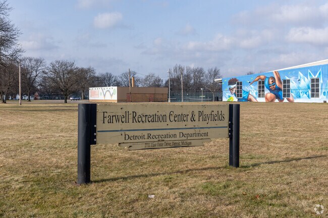 Farwell Field in Detroit has a wide variety of amenities for everyone to enjoy.