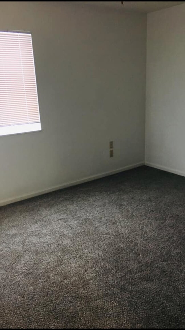 20427 Clark St unit 4, Galesville, WI 54630 - photo 3