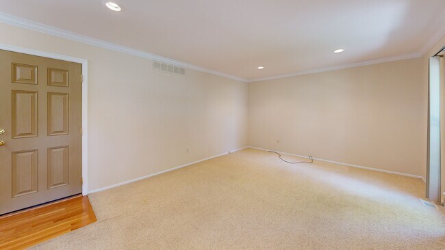 5459 N Piccadilly, West Bloomfield, MI 48322 - photo 2