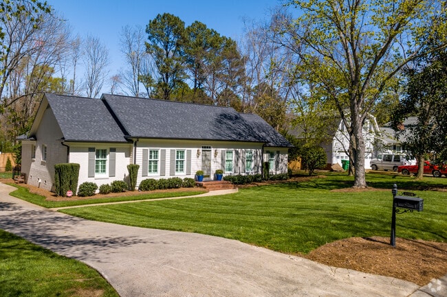 You can find many one-story, ranch-style homes in the Governor's Square neighborhood.