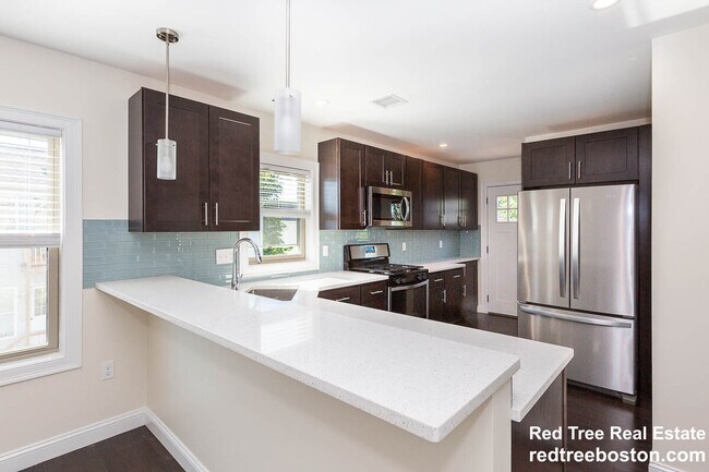 39 Harvard St unit 2, Medford, MA 02155 - photo 3