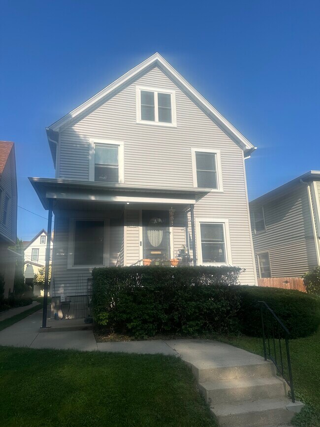 2743 S Clement Ave Unit Lower Unit, Milwaukee, WI 53207