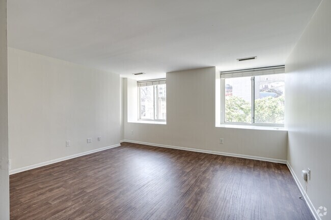1BR, 1BA - 960SF - Living Room