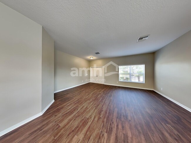 9207 Seeger Ln, Land O Lakes, FL 34638 - photo 5