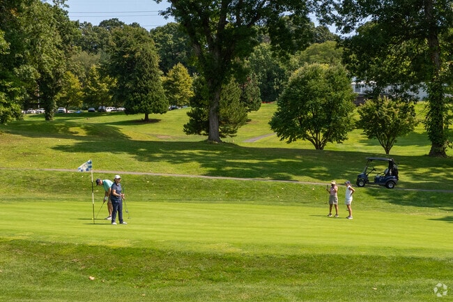 Sprain Ridge Park is perfect for golfing and swimming in Northeast Yonkers.