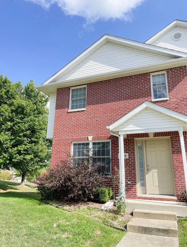 1698 W Sunstone Dr, Bloomington, IN 47403