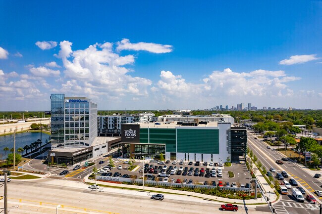 Midtown Tampa Shopping Mall has apartments, shops, and businesses.