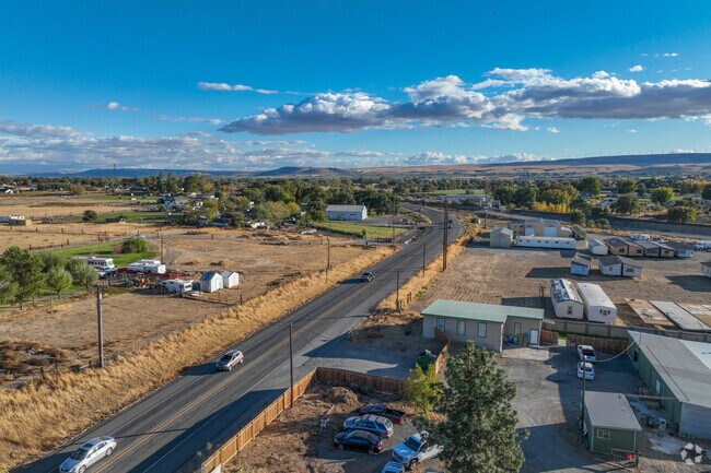 Finley’s rural charm comes alive along winding roads and open farmland.